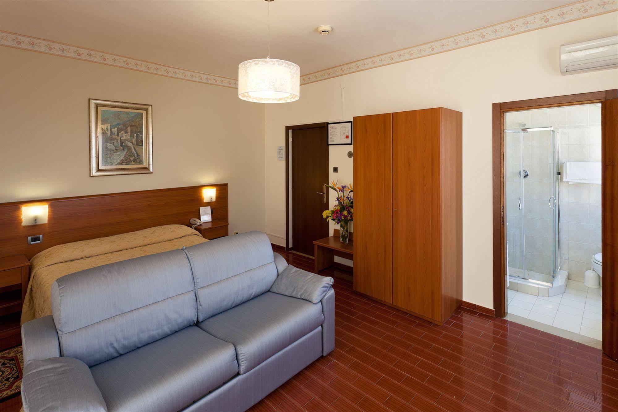 Parking Hotel Giardino ลีวอร์โน ภายนอก รูปภาพ