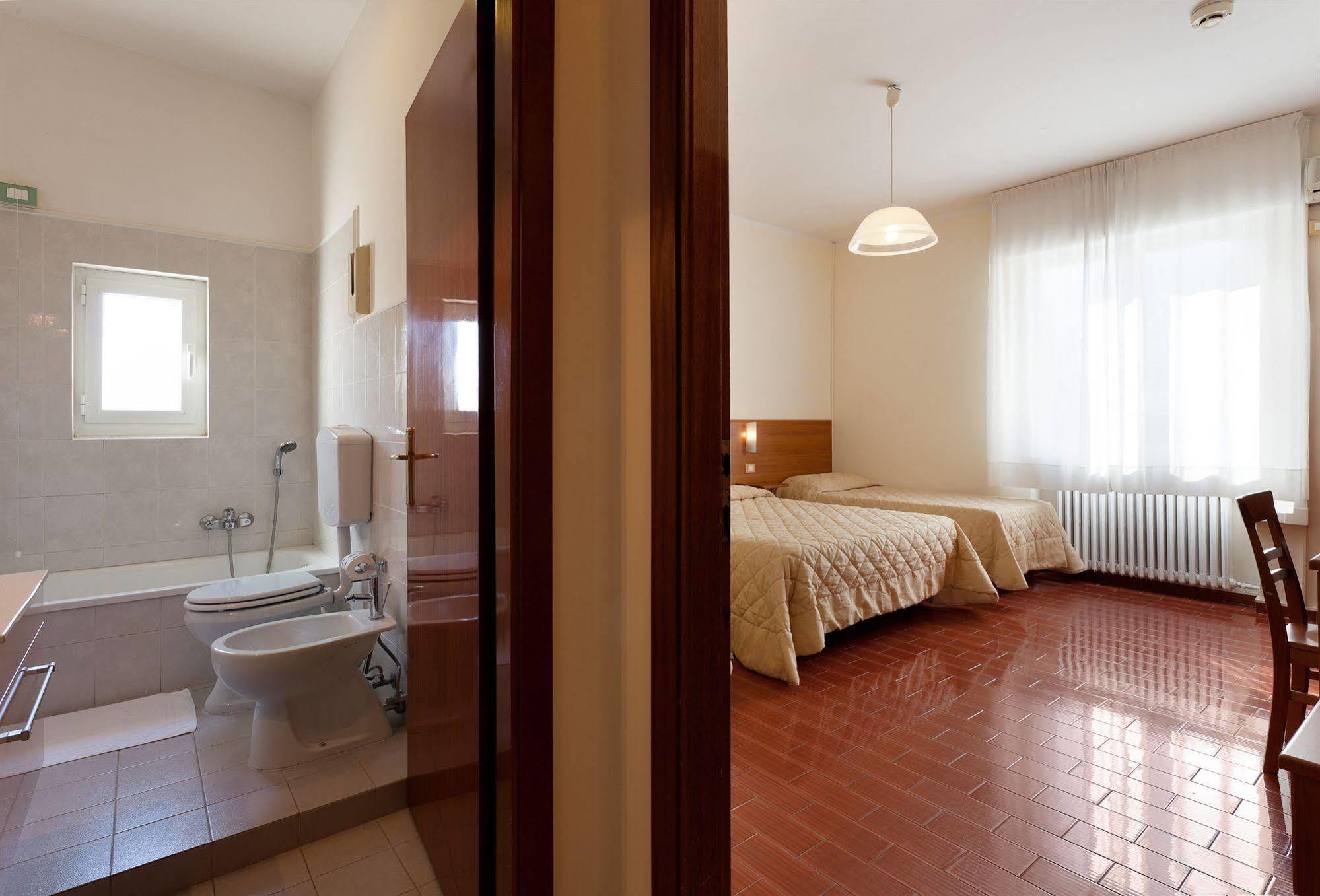 Parking Hotel Giardino ลีวอร์โน ภายนอก รูปภาพ