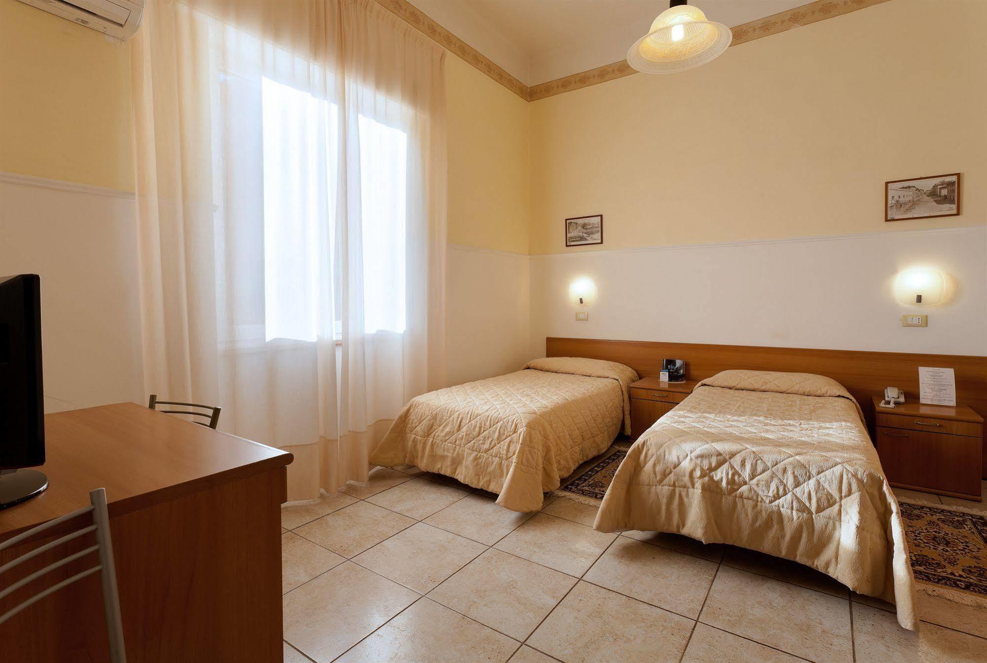 Parking Hotel Giardino ลีวอร์โน ภายนอก รูปภาพ