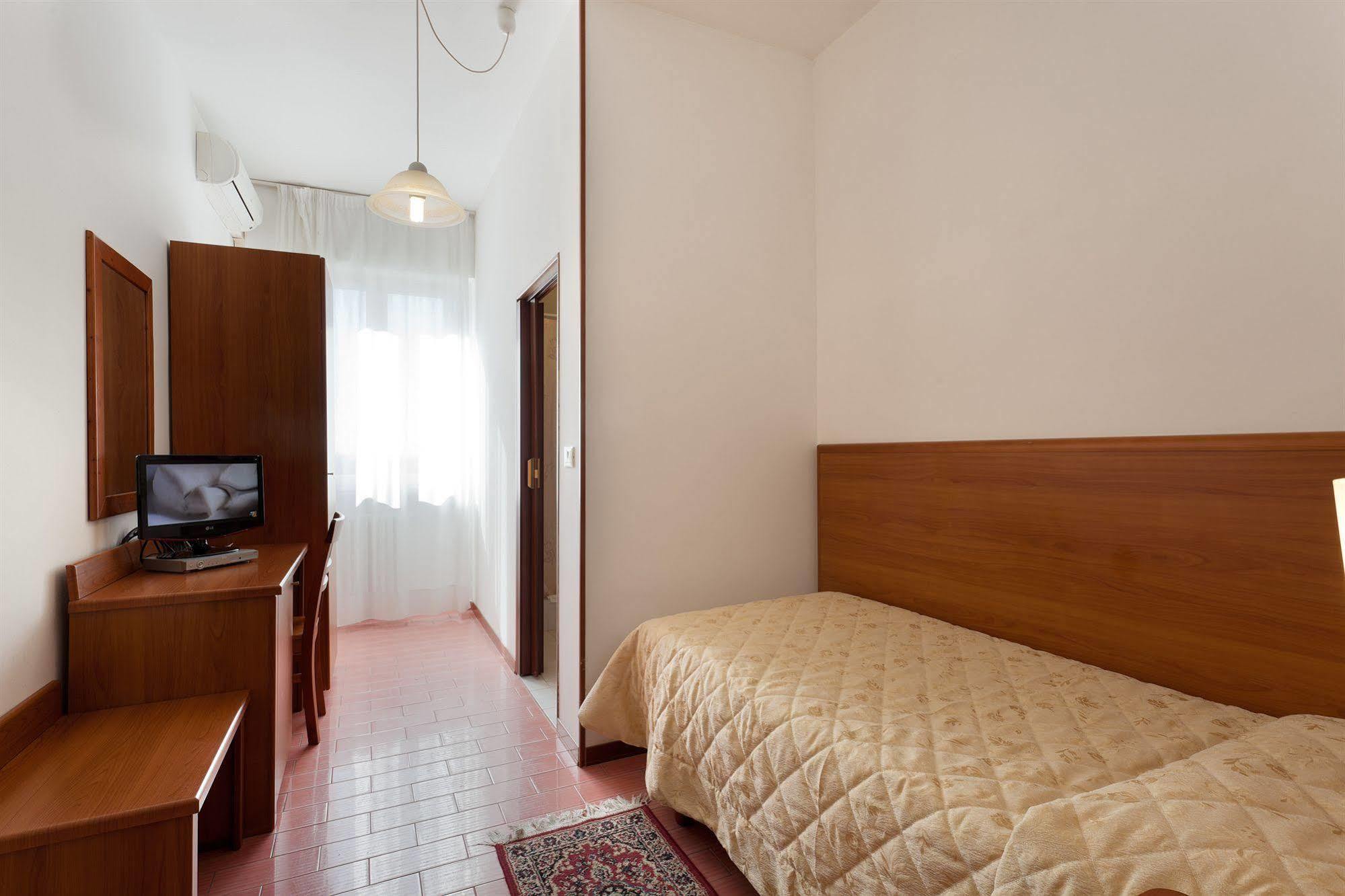 Parking Hotel Giardino ลีวอร์โน ภายนอก รูปภาพ
