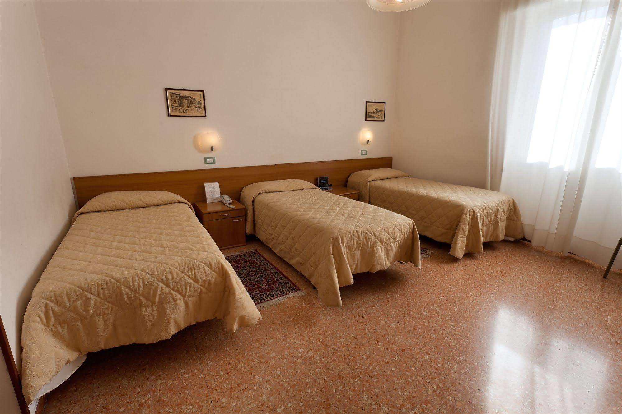 Parking Hotel Giardino ลีวอร์โน ภายนอก รูปภาพ